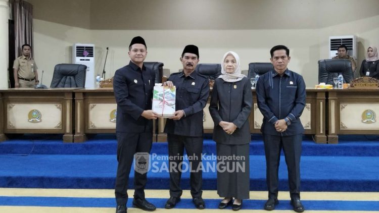 Wabup Gerry Trisatwika Sampaikan Empat Ranperda Prioritas di Rapat Paripurna DPRD Sarolangun