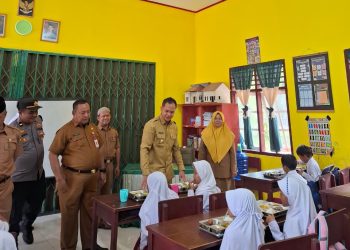 Perdana di Kabupaten Sarolangun, 931 Siswa Nikmati Program Makan Bergizi Gratis