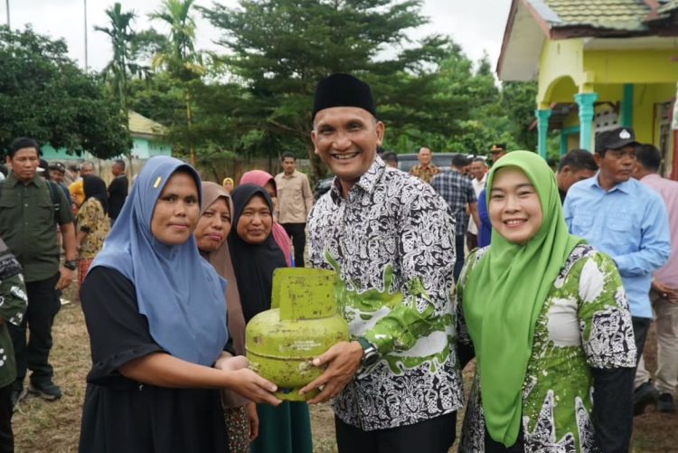 Gas 3 kg Dijual Hingga Rp60 Ribu, Bupati Sarolangun Ancam Cabut Izin Pangkalan LPG Nakal