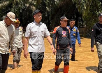 Wabup Sarolangun Tinjau Banjir, Instruksikan Evakuasi dan Penanganan Cepat