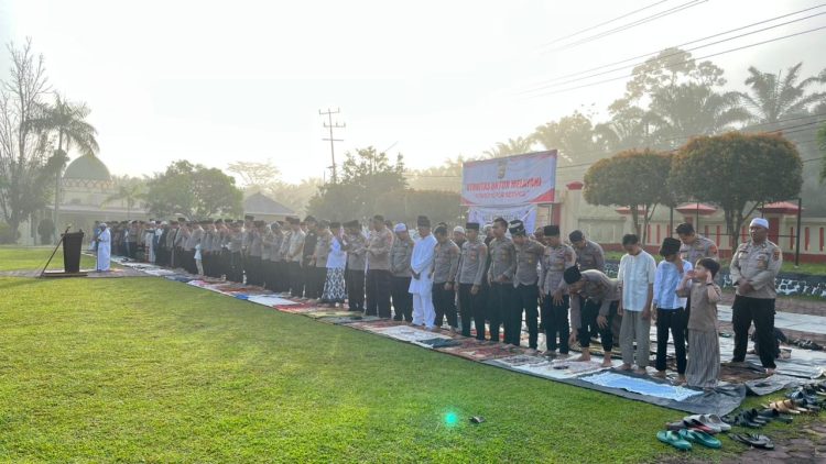 Polres Sarolangun Gelar Sholat Idul Adha 1447 H Bersama Masyarakat