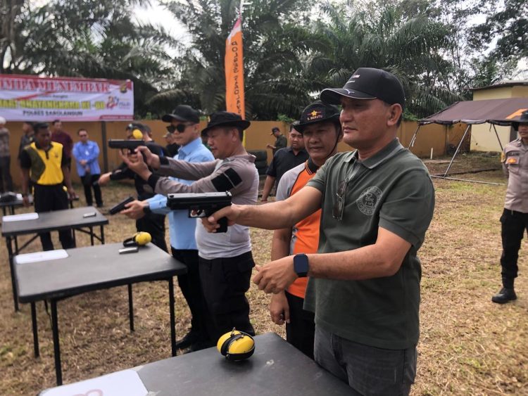Bupati Sarolangun Bersama Awak Media Ikuti Lomba Menembak Fun Dalam Rangka HUT Bhayangkara Ke-80