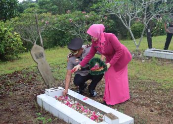 Jelang HUT Bhayangkara ke-80, Polres Sarolangun Ziarah ke TMP Satria Bhakti