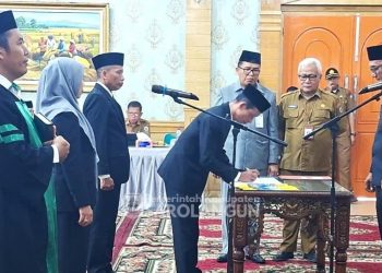 Bupati Hurmin Lantik Tiga Pejabat Tinggi Pratama dan Kukuhkan 57 Kepala Sekolah