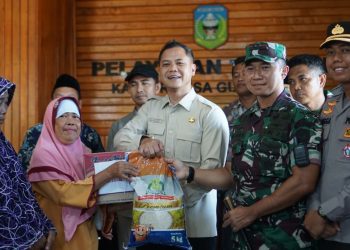 Polres Sarolangun Salurkan 130 Paket Sembako untuk Korban Banjir