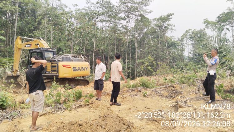 Beredar Video Excavator Melintas di Depan Mapolsek Limun, Polisi Pastikan Tidak Terkait Aktivitas PETI