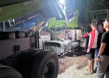 Polisi Temukan 21 Galon Bio Solar Disembunyikan di Bawah Bak Truk, Sopir Diamankan